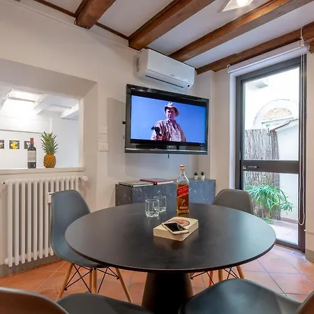 Apartment Ground Floor With Patio-ghibellina 65