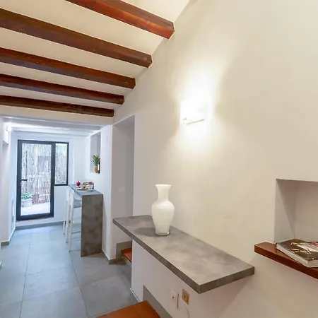 Ground Floor With Patio-ghibellina 65 Apartment