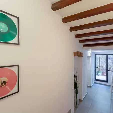 Apartment Ground Floor With Patio-ghibellina 65