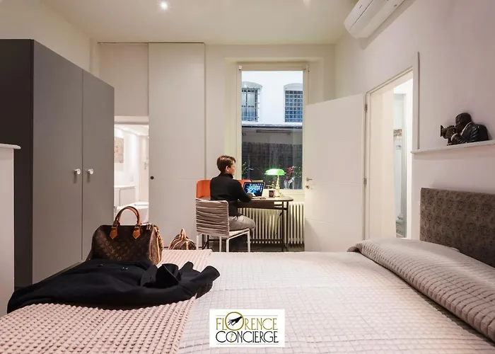 Ground Floor With Patio-ghibellina 65 شقة *